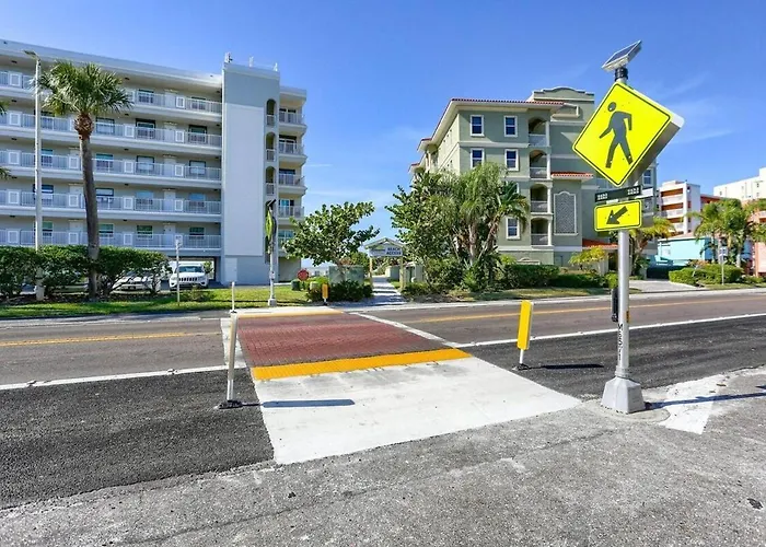Barefoot In Indian Shores Minutes From Clearwater *