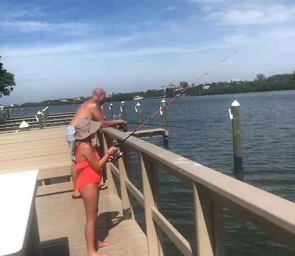 Barefoot In Indian Shores Minutes From Clearwater Apartment Clearwater Beach