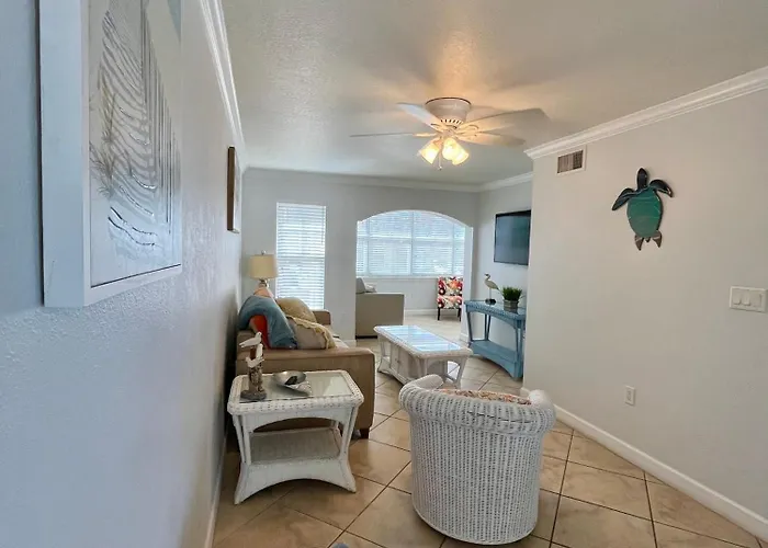 Barefoot In Indian Shores Minutes From Clearwater