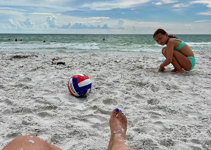 Barefoot In Indian Shores Minutes From Clearwater Apartment *